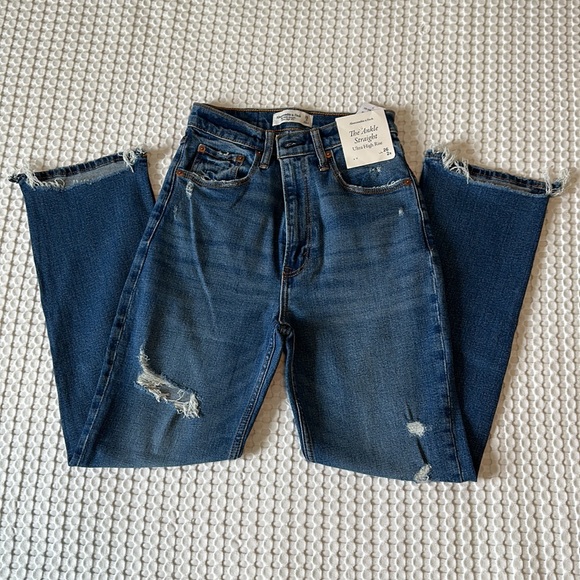 Abercrombie & Fitch Denim - Abercrombie & Fitch Ultra High-Rise Ankle Straight Jean